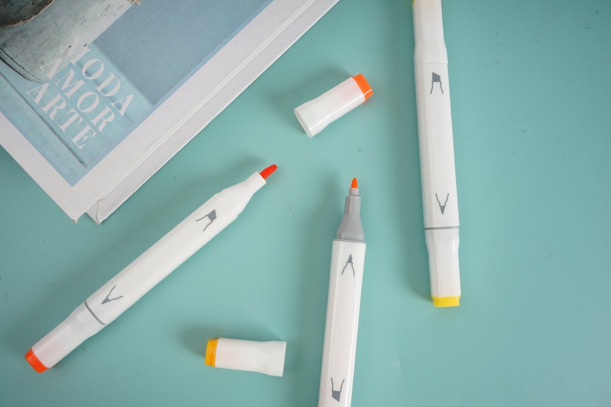 3-color highlighter set, three white highlighters with orange and yellow ends shown.