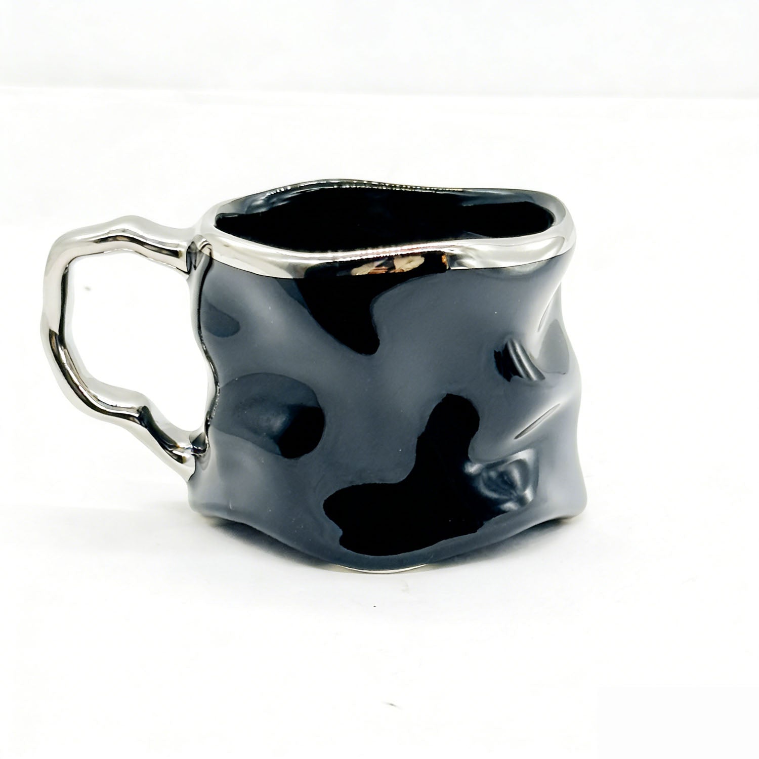 Ceramic cup with modern metallic handle design 4