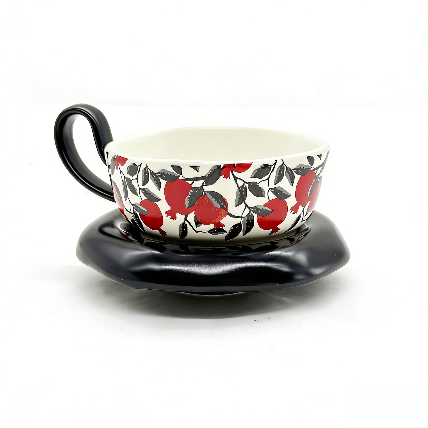 Ceramic cup with decorative plate 4