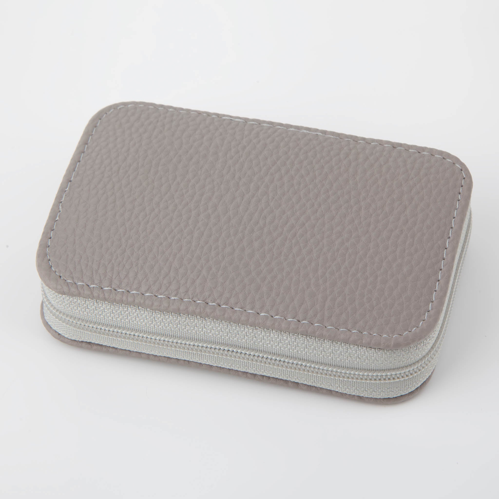 Portable Sewing Kit with Multi-Color Thread Spools 10