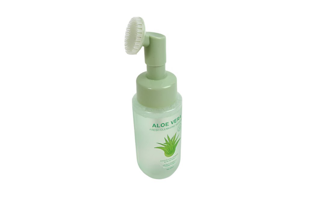Aloe Vera cleansing mousse bottle with pump head, close-up on top and label