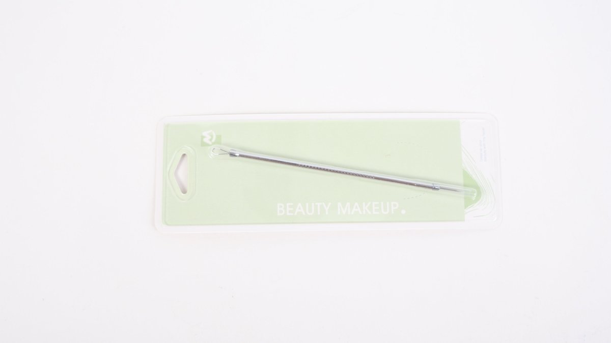 Facial pore extraction tool with dual metal ends on the handle
