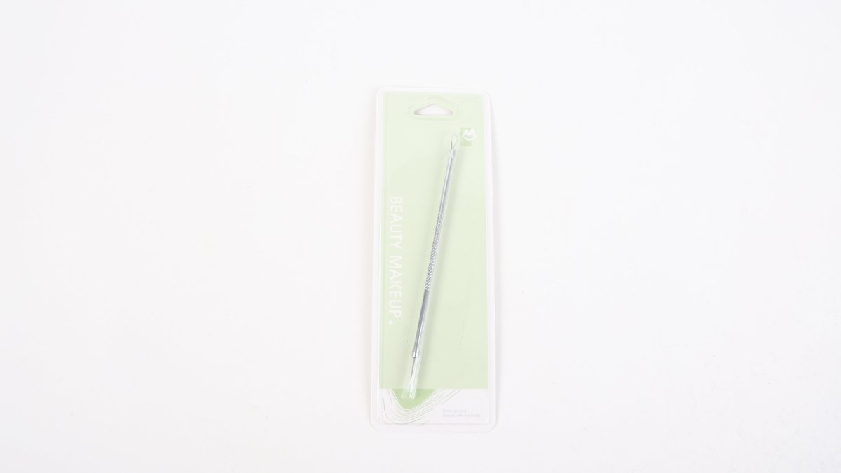 Blackhead removal tool with slim metal loop end