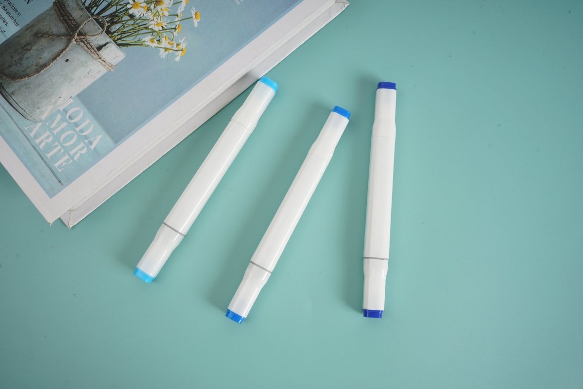 Blue highlighter set of 3, three pens with blue caps and white barrel