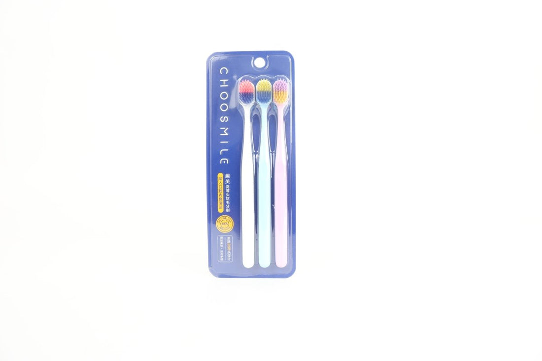 Choosy Le 3-pack toothbrushes in blue blister pack, with three color handles