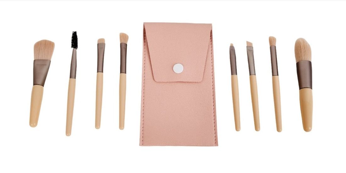 Makeup brush set with 8 soft bristles and pink zip pouch case