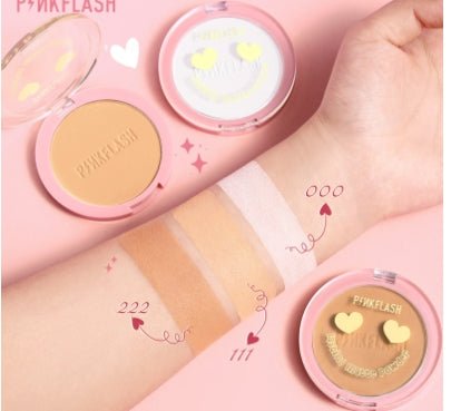 Pressed powder compact with round pan and light beige powder