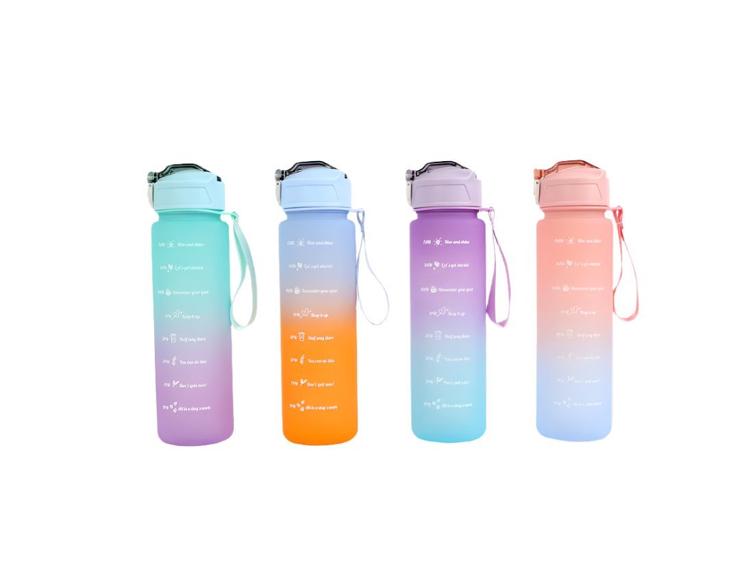Set of 4 gradient snap cups with two-tone colors, flip lids and wrist straps