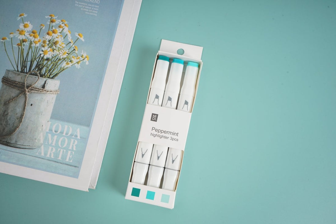 Three highlighters in retail pack, white barrels with teal caps and chisel tips