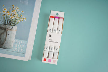 Pink highlighter 3-pack in blister: white with pink caps and red tips