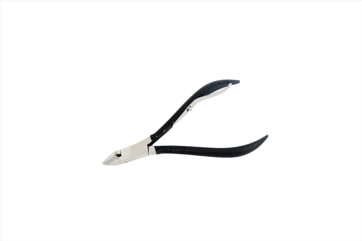 Cuticle nipper with black body, silver pivot and curved stainless steel cutting tips