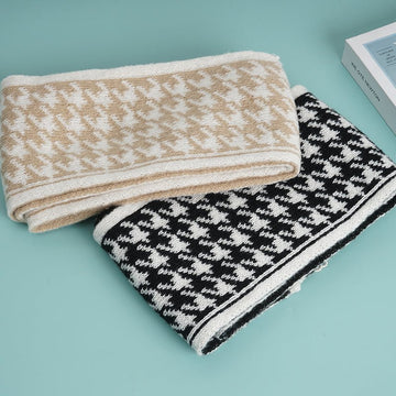 Houndstooth cashmere scarf set, beige and black with fringed edges