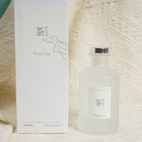 Reed diffuser set with white box and glass bottle, silver cap
